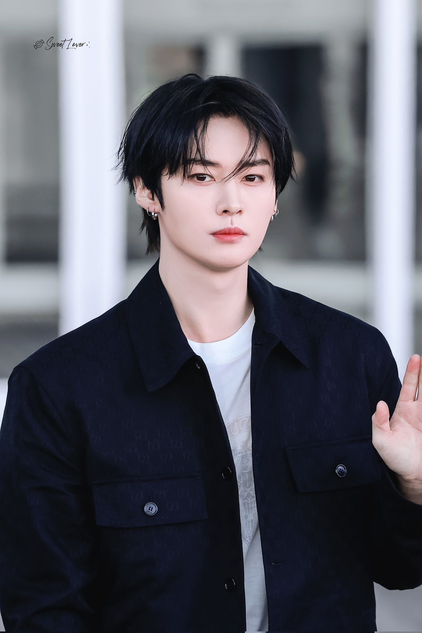 Stray Kids李旻浩机场图，将出席米兰时装周 