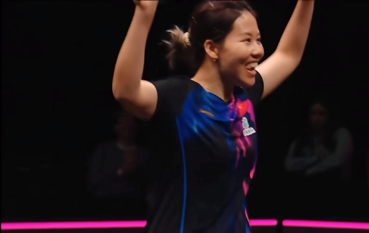 第一次见陈幸同笑的这么灿烂。
昨晚陈幸同和张本美和打比赛，真的是让人看的紧张，两