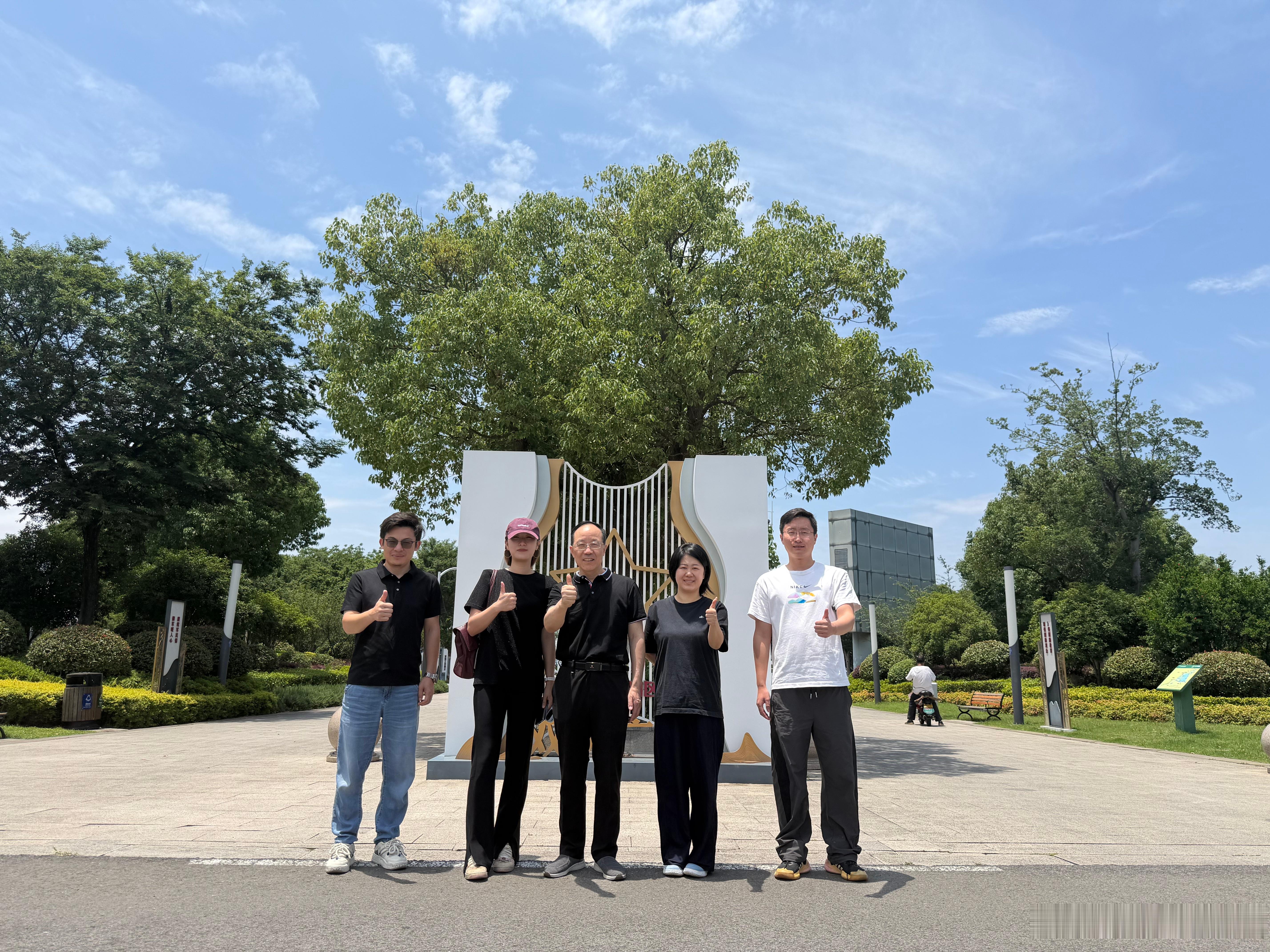 对我来说，每个周末跟年轻人在一起，就是最好的充电。 苏州·阳澄湖