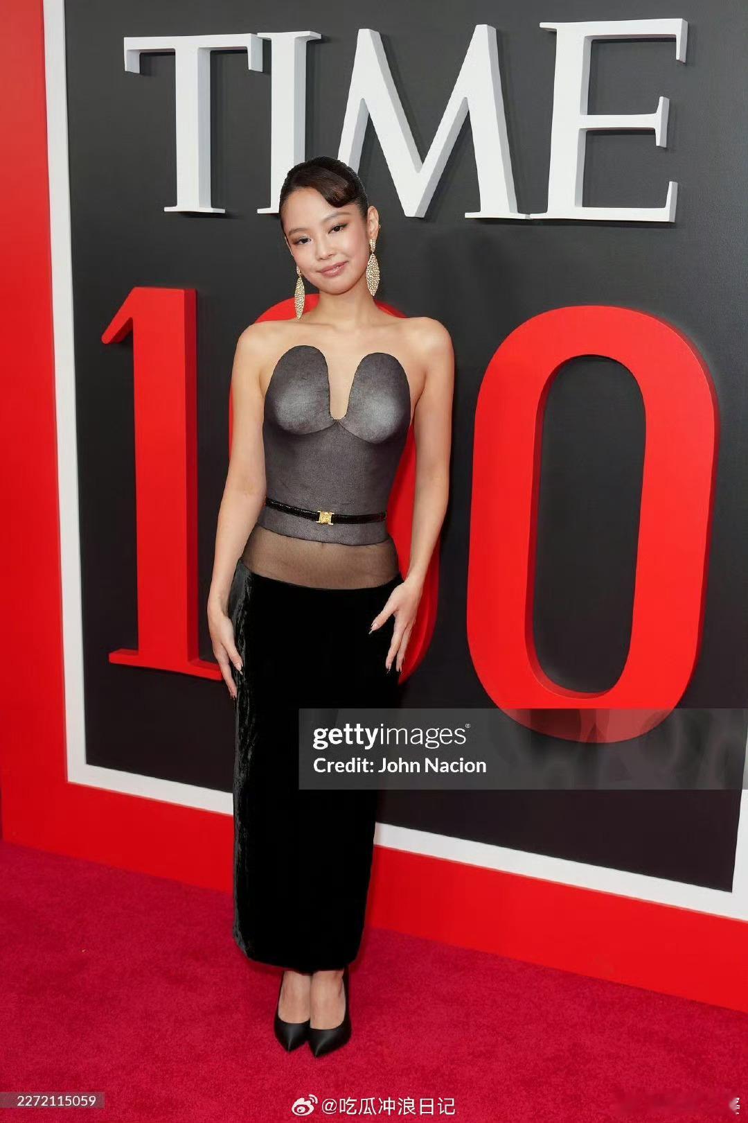 ✨time100红毯的甜酷辣妹已就位!Jennie大胆挑战浓颜欧美风，深邃眼妆+