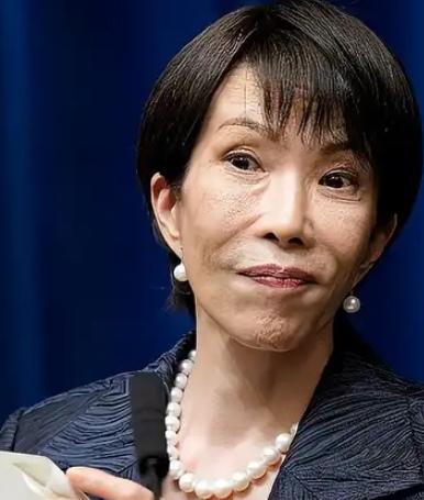 高市早苗屡次访华被拒，完全是她自找的。她那反华嘴脸实在令人不齿！她明确表态将“台