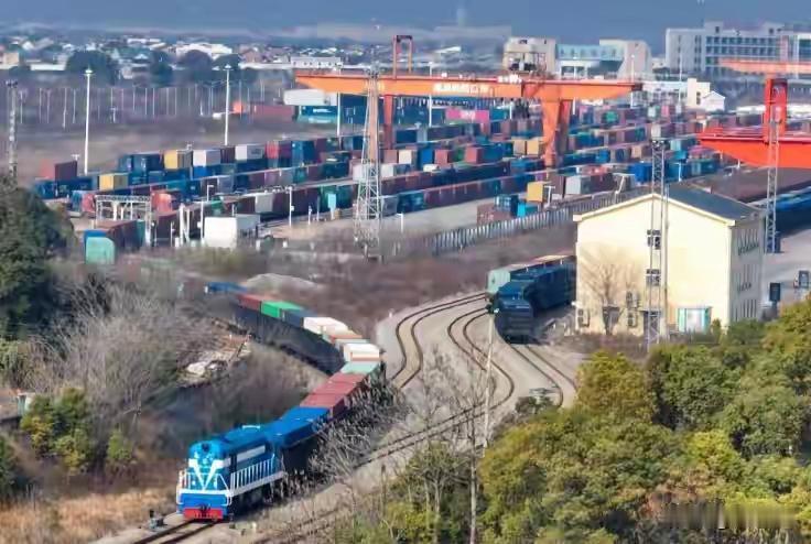 中东冲突反复拉扯、传统经俄陆路通道承压，我国加码布局跨里海中间走廊，其实是提前给