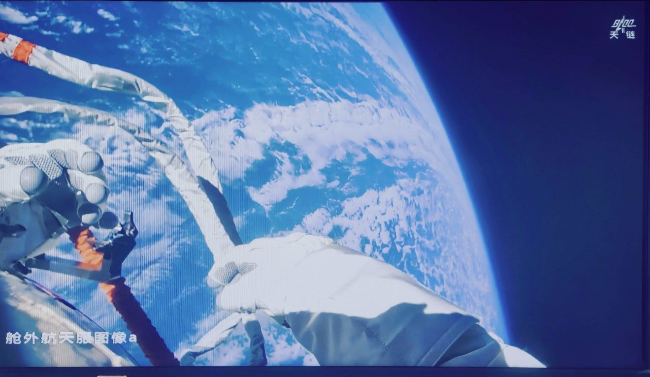 航天 出舱！维修太阳翼！成功！【神舟二十三号航天员乘组圆满完成出舱活动】神舟二十