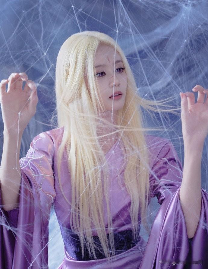 梦幻紫衣少女，轻纱飘逸，如梦如幻