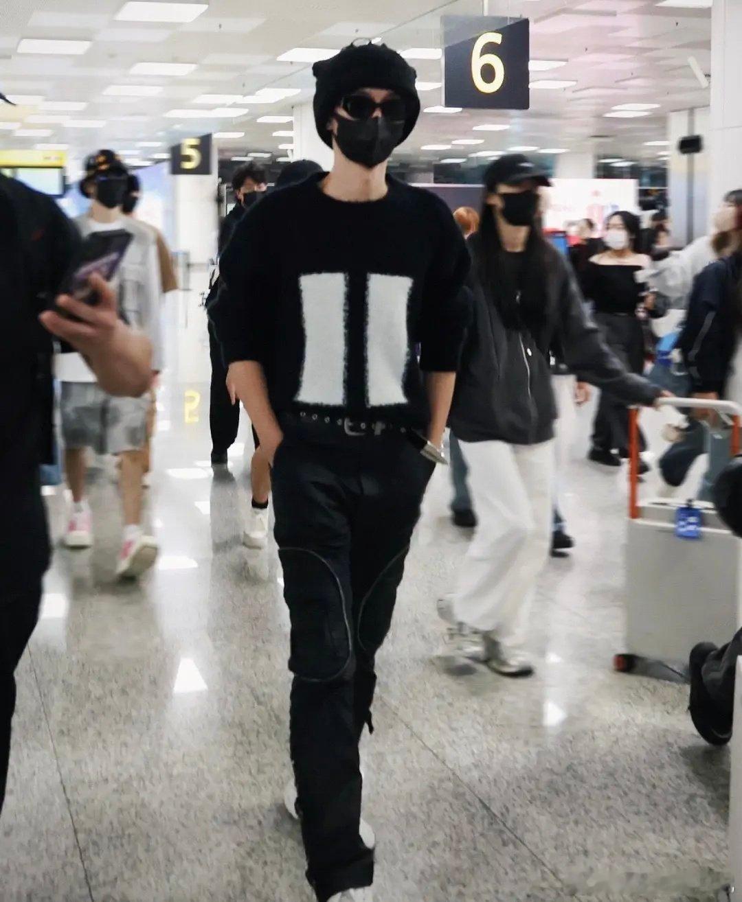 这是哪个明星，好帅 ​​​