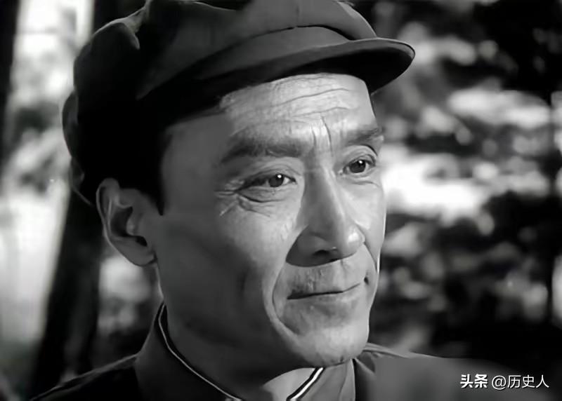 别再吹《英雄儿女》王政委的演技了，真不是演的，他本人就是原型
 
别吹《英雄儿女