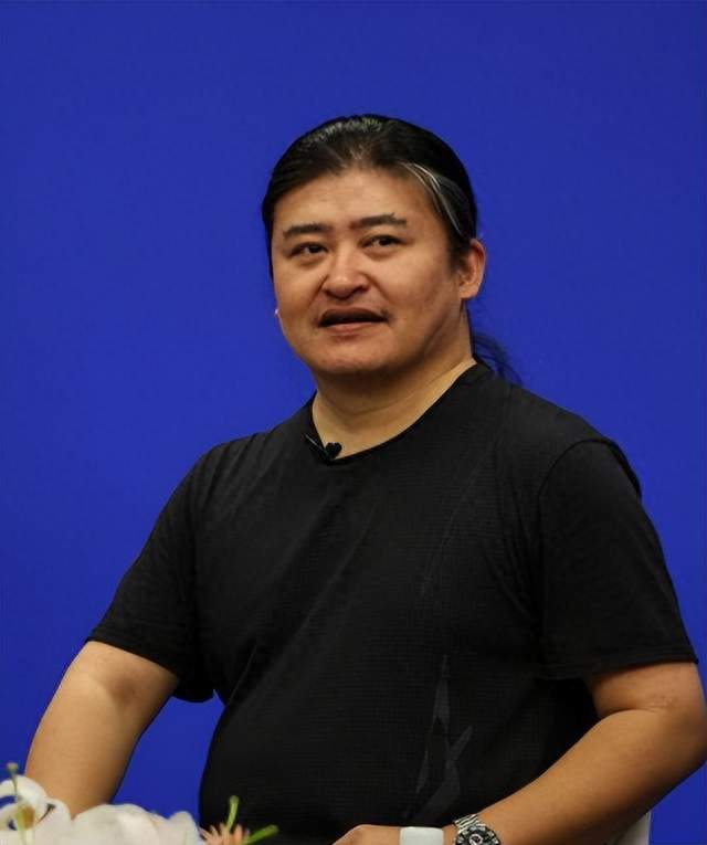 离世一天后，人民日报用三个特殊称呼悼念刘欢，乐坛地位变了！
