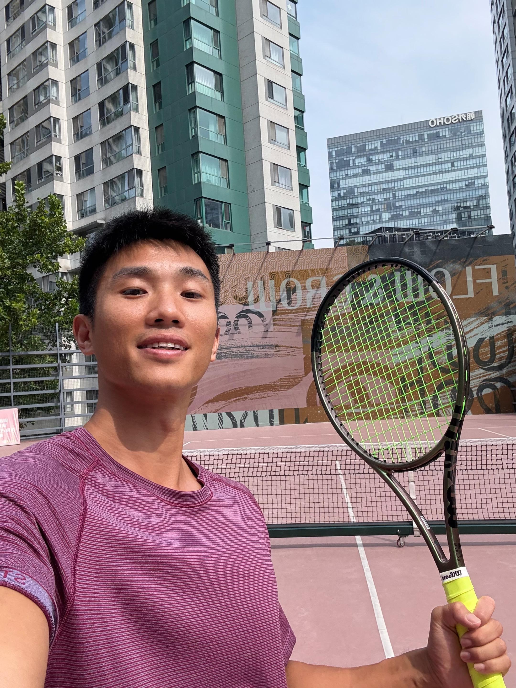 嗨 打球吗。🎾