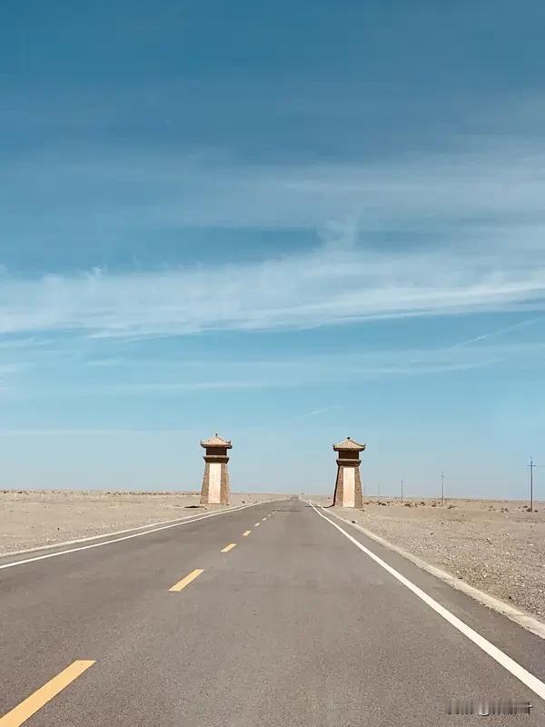 西域·路宽谣
     ——咏深度

词牌解：西域之路，可深可宽。人生无法择其长