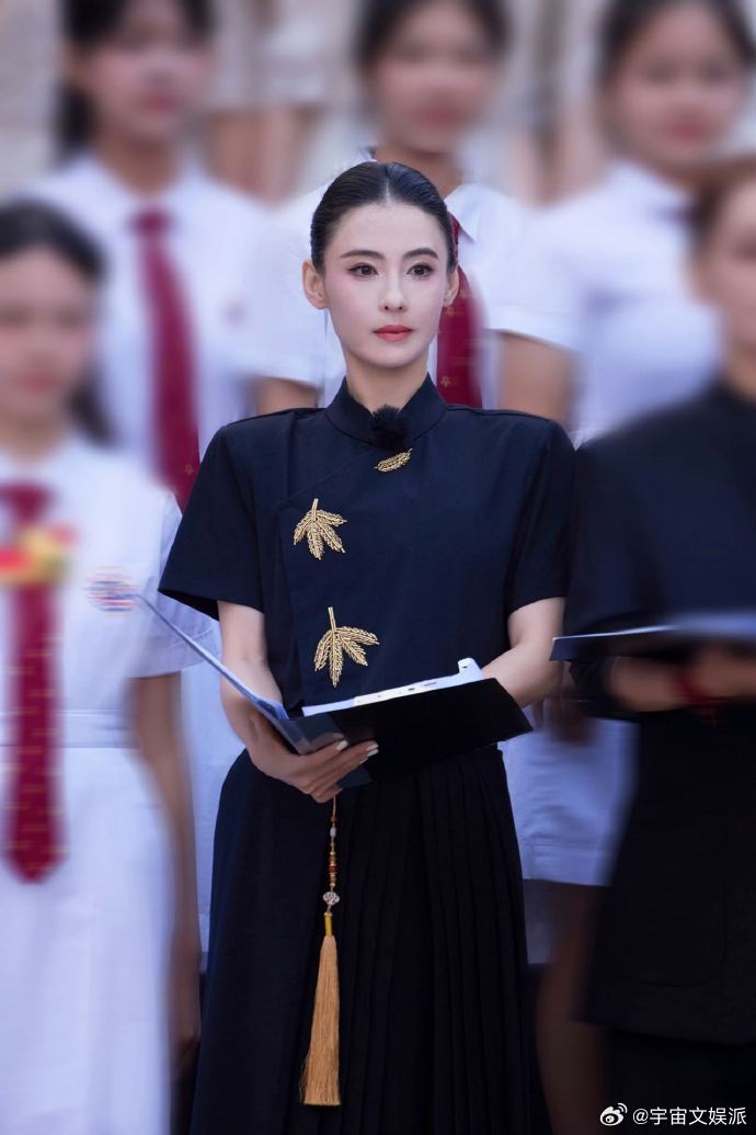 张柏芝皮肤好到像开了滤镜 瞧瞧张柏芝，皮肤好到仿佛开了梦幻滤镜，水润又光泽，这么