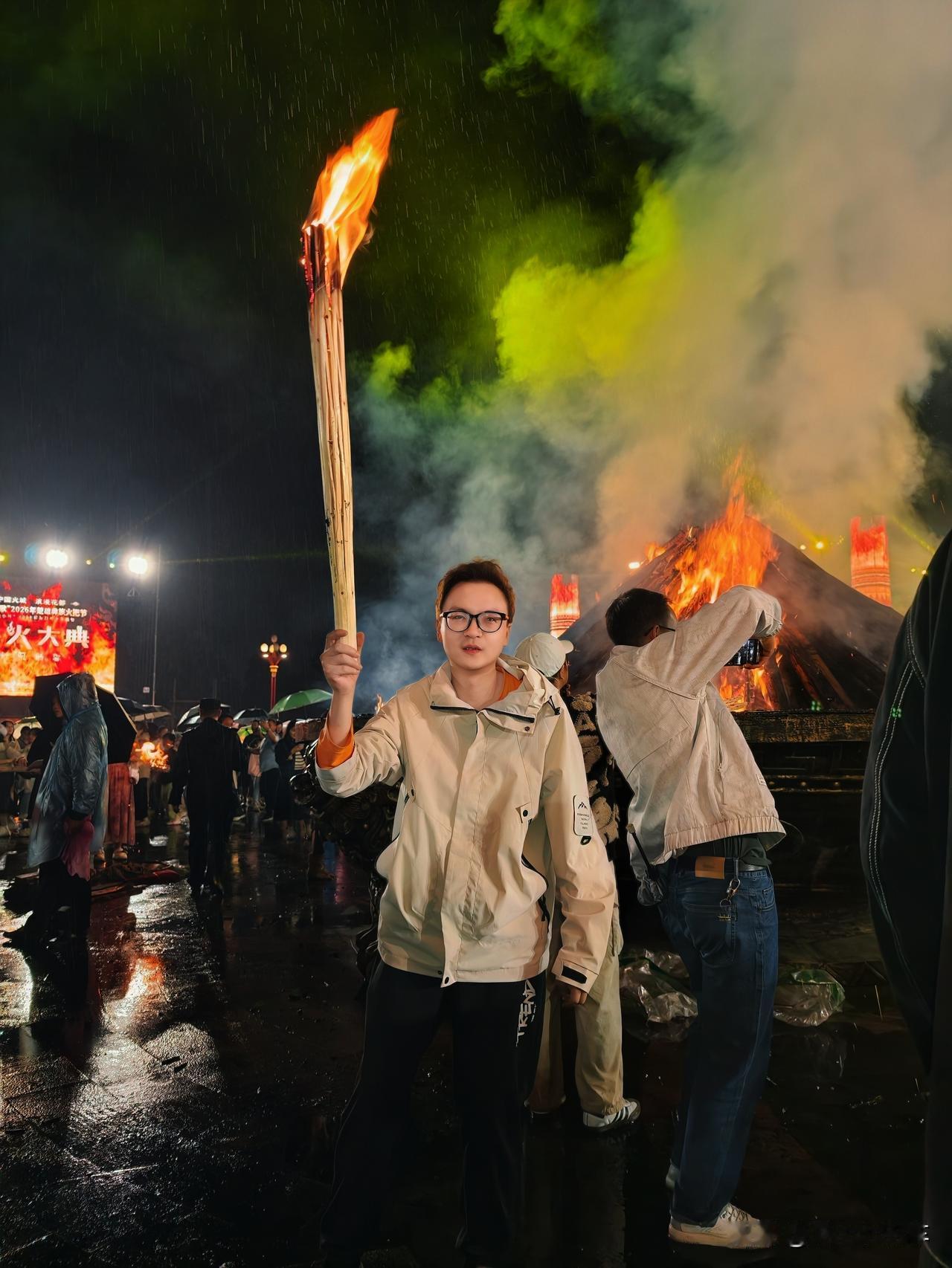 火把节过了，烟花看了，火把也甩了，雨也淋了，但是其实本地人都不去玩，我不是本地人