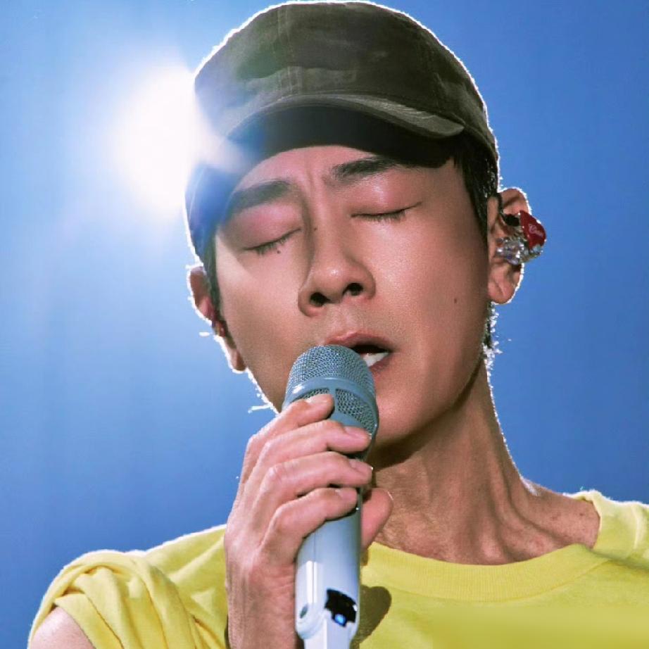 为什么陈小春快60岁了，还在到处开演唱会？

说实话看到这个我一点不惊讶。娱乐圈