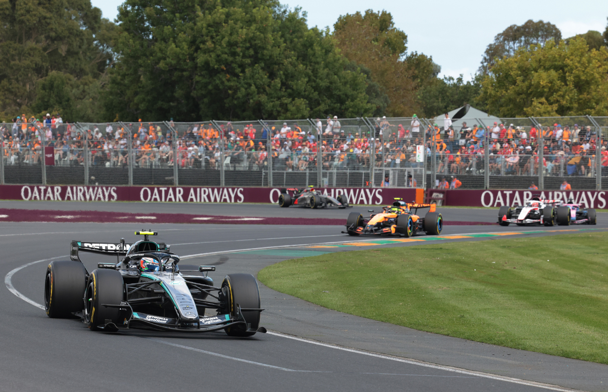 今晚油价狂飙2026入坑F1刚刚好 这么说吧，如果不是2026新规，F1这一年跑