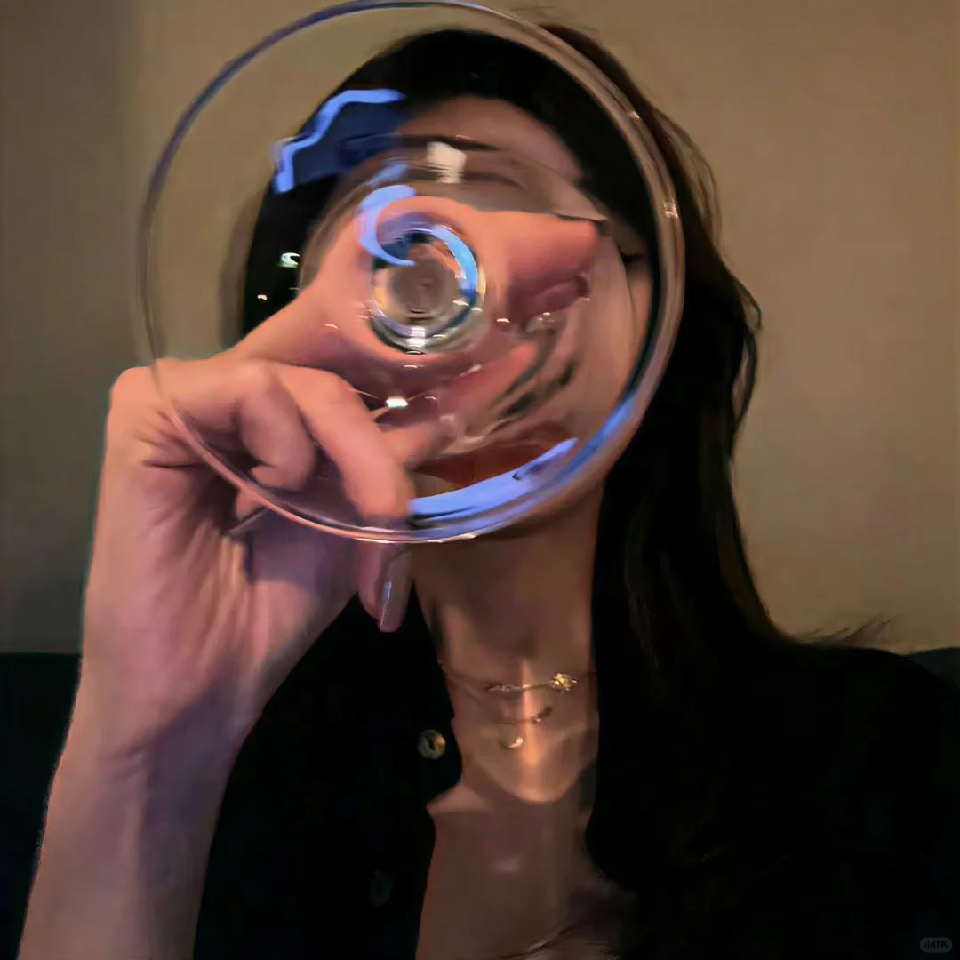 以前喝酒是因为快乐,现在喝酒是为了快乐