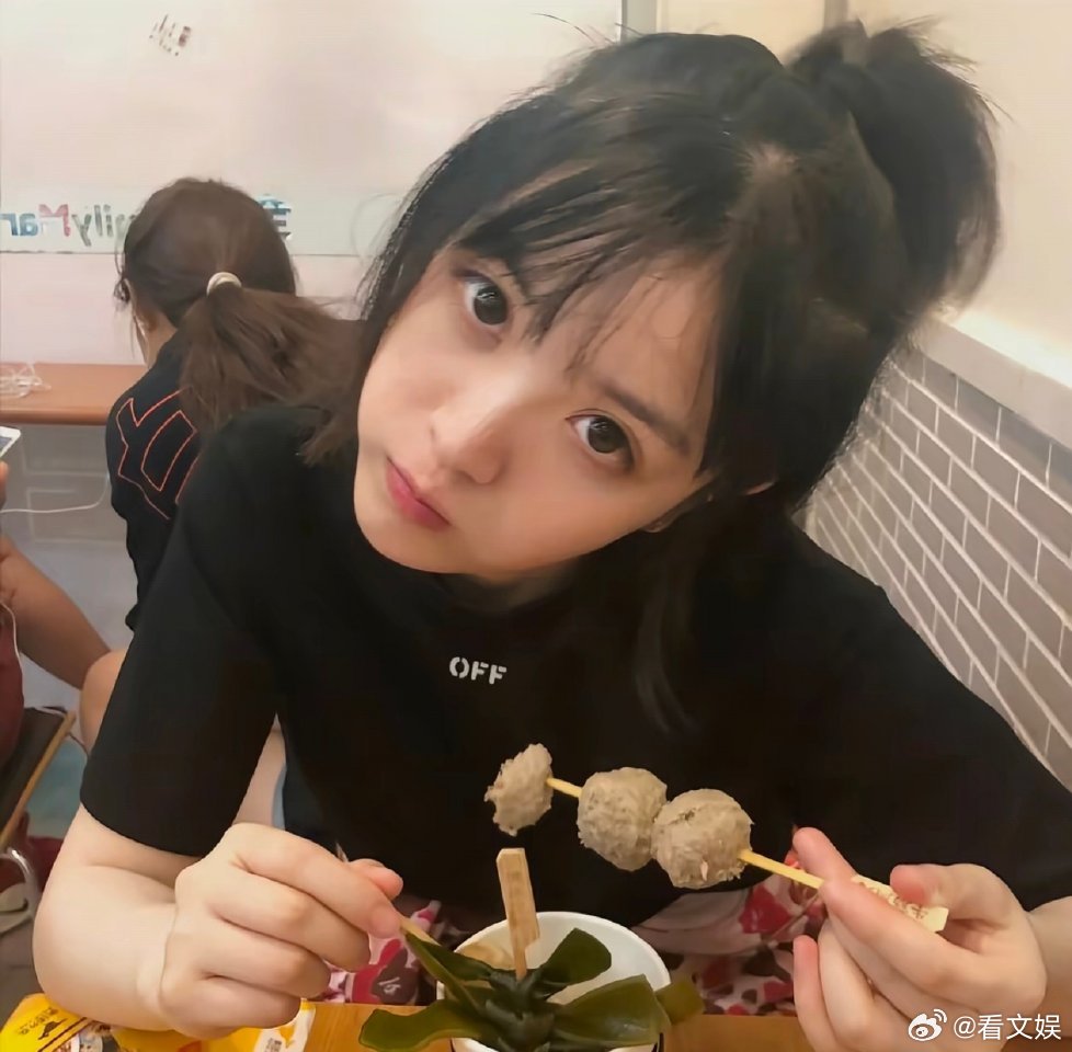 田曦薇地表最强甜妹的含金量还在上升 旧照新图都能打，甜妹气质从未掉线，地表最强甜