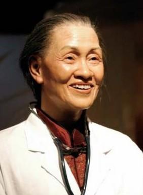 林巧稚：手写接生笔记3万页，临终前喃喃：“产房灯还亮着吗？”护士含泪点头——那盏