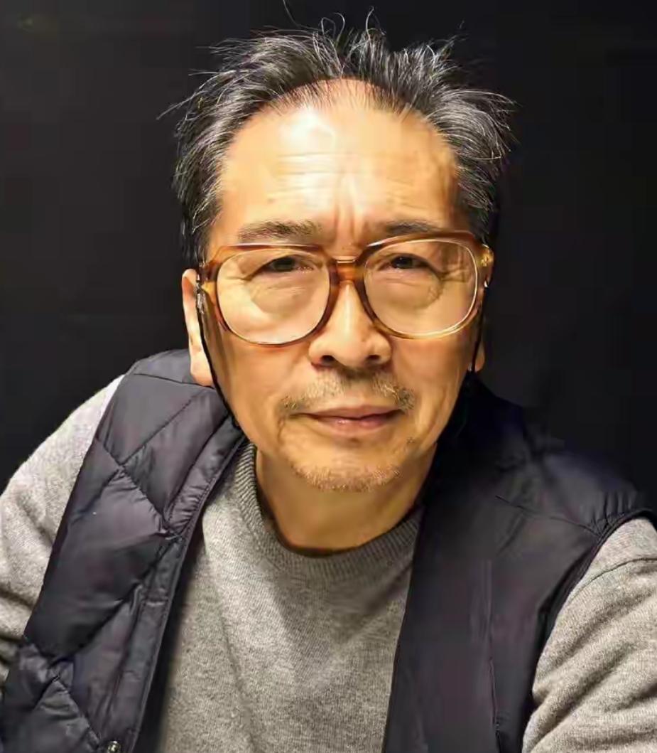 70岁毕彦君：北京养老，没豪车没保姆，工资卡上交，生活低调惬意
娱乐 明星