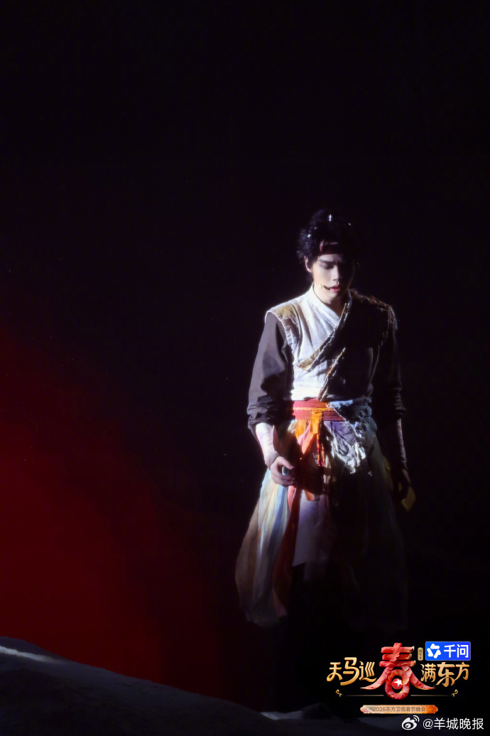 刀蕴锋芒，花绽初心。今晚19:30，和张智涵（排名不分先后）相约「天马巡春 春满