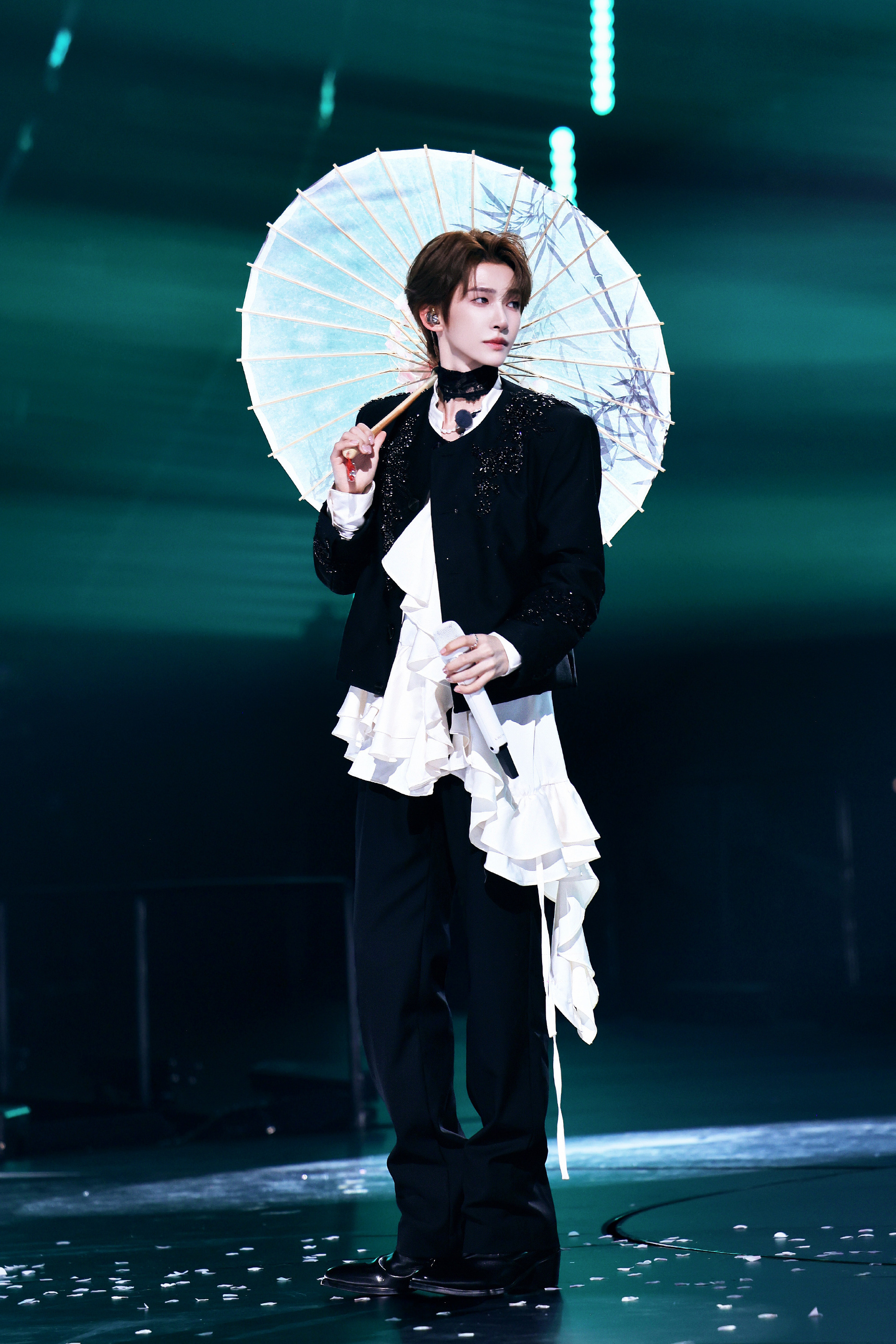 黄霄雲刘宇西厢寻他绝配 听完满脑子都是刘宇的声音，温柔缱绻的唱腔太上头，配着碎光