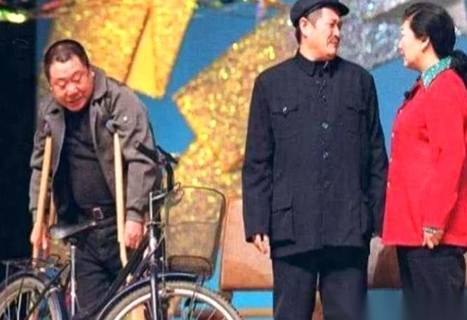 42万。
七场演出，打包价42万。分到范伟手里，7000块。
当时高秀敏大姐第一