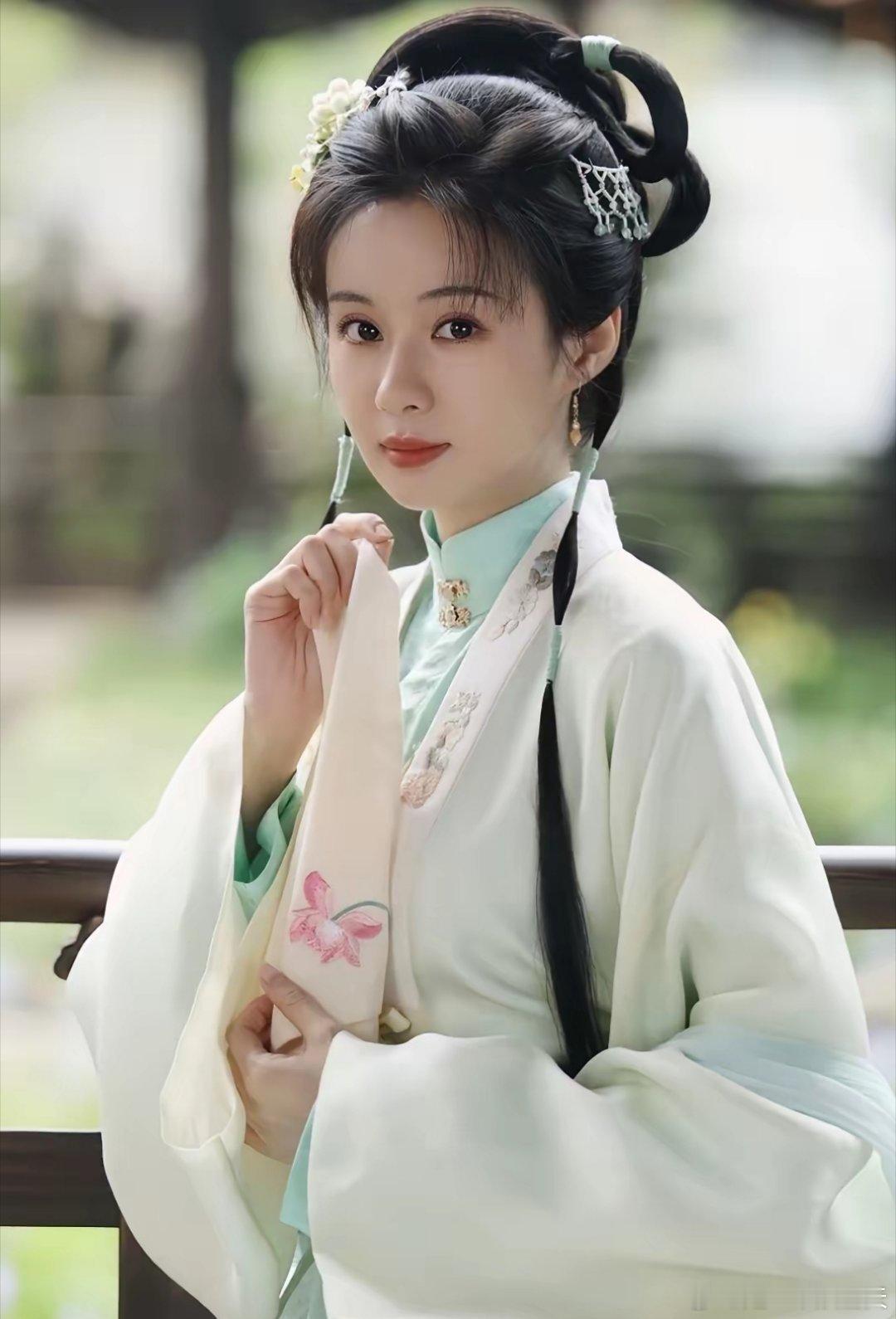 关于郑合惠子这个人有句话我一直不敢说虽然她有辨识度，演技还好，可是不得不说她的名