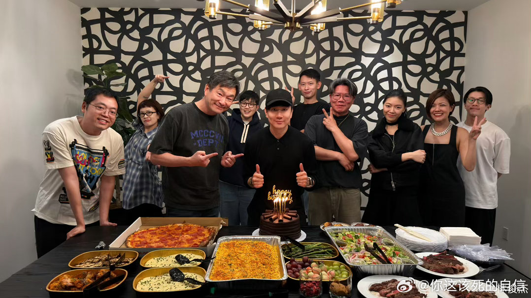 林俊杰庆生照没有七七林俊杰庆生照没有女友七七 诶？？？ 