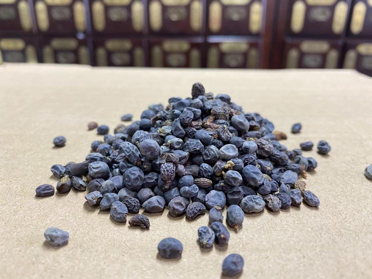 家里托关系让我进了三甲医院，可我治好患者的脱发后，却背上了处分。不是我做错了事，