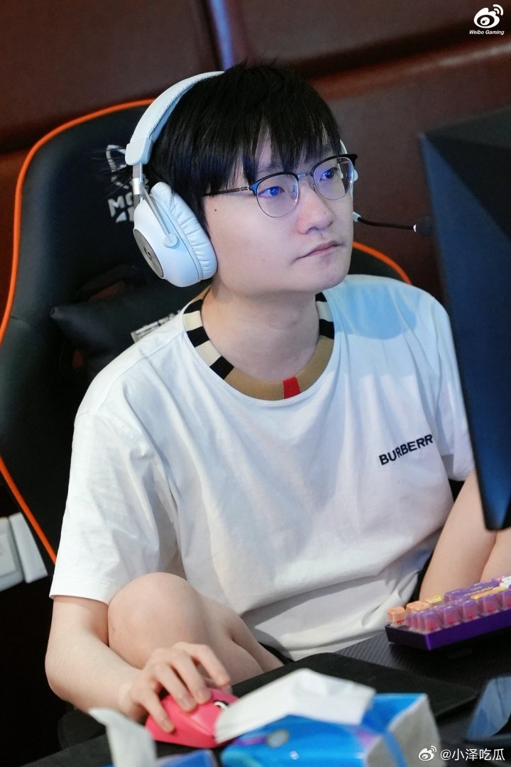 让wbg找到进世界赛的方法了:让小虎cos金泰相唤醒世界第一打野，解散呼 春天虎