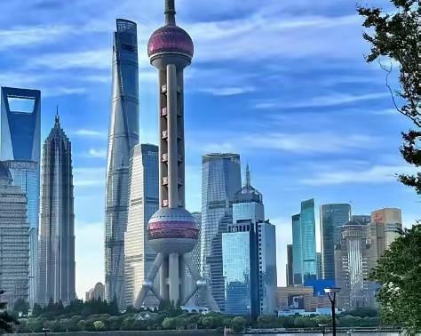 中俄国情是不同的。俄罗斯有粮有油，关起门来饿不死，日子能过，老百姓也没啥高指望。