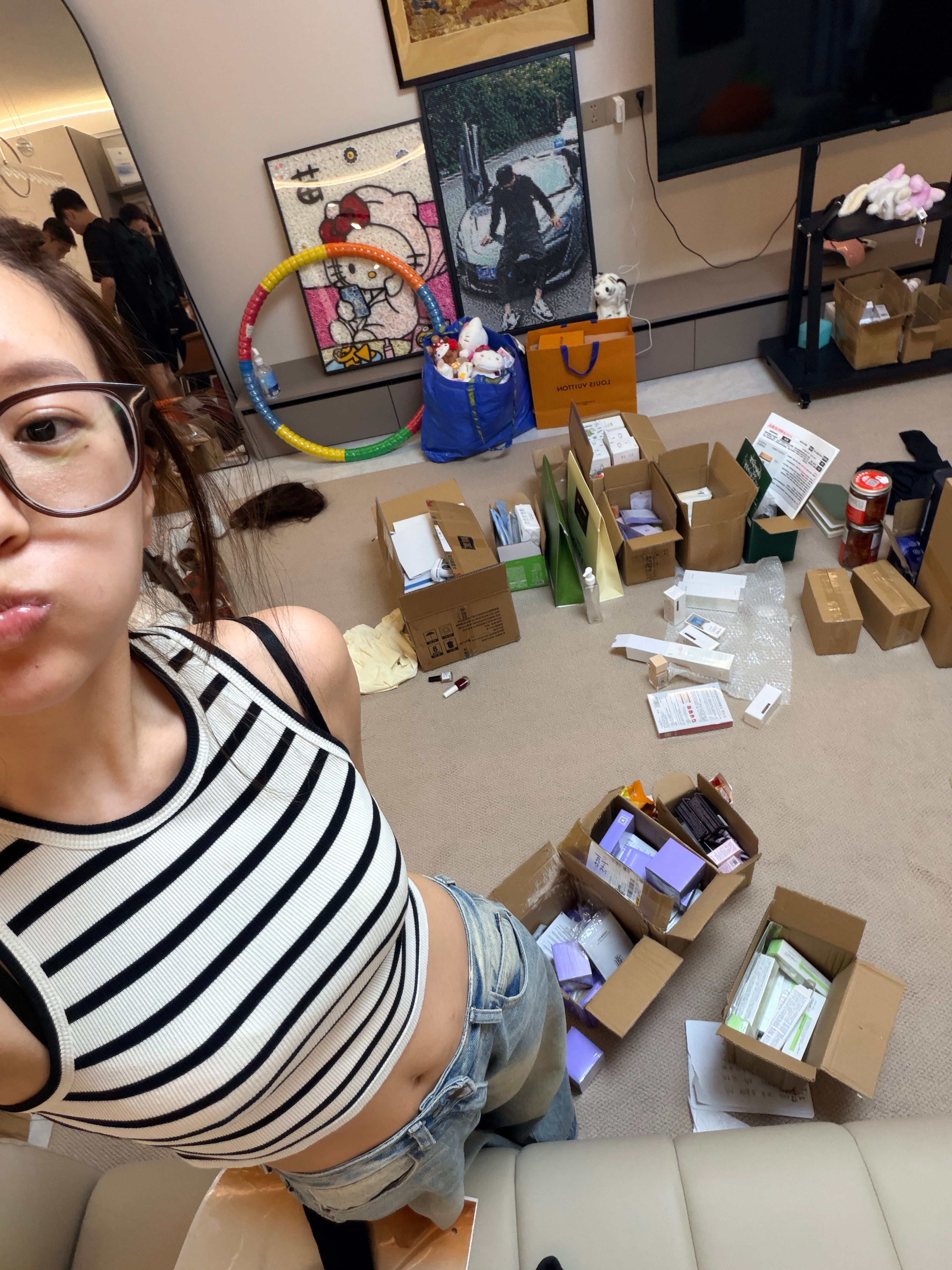 刚对完品哈哈哈哈哈，明天去拍写真，这个面膜别看敷着埋汰，敷完以后脸一下就亮了好神