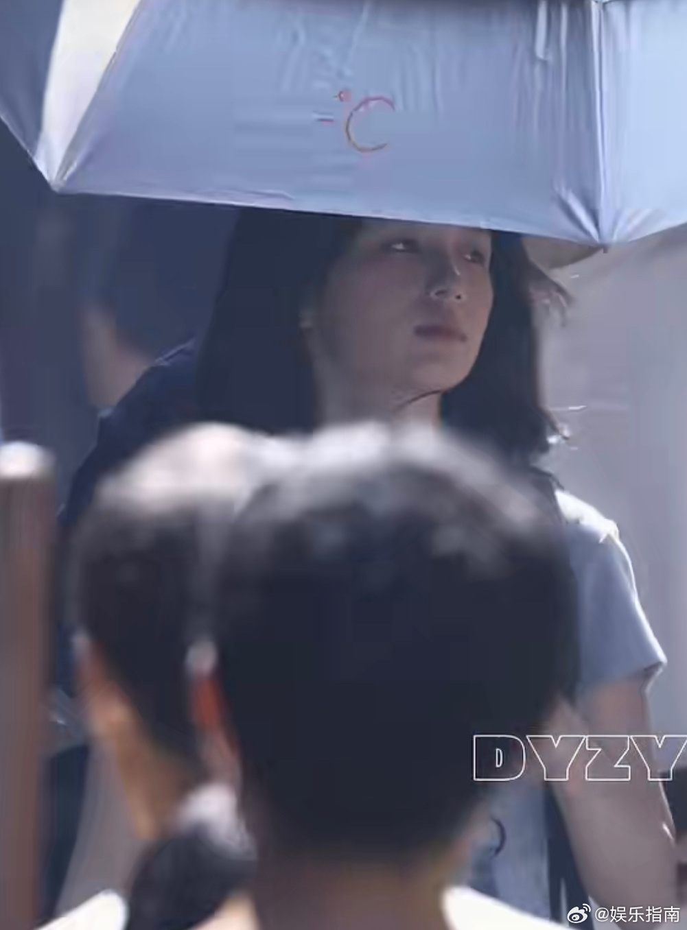 周也新剧《潮热雨季未解之谜》路透，好美的林诗兰，怎么那么好看呀
