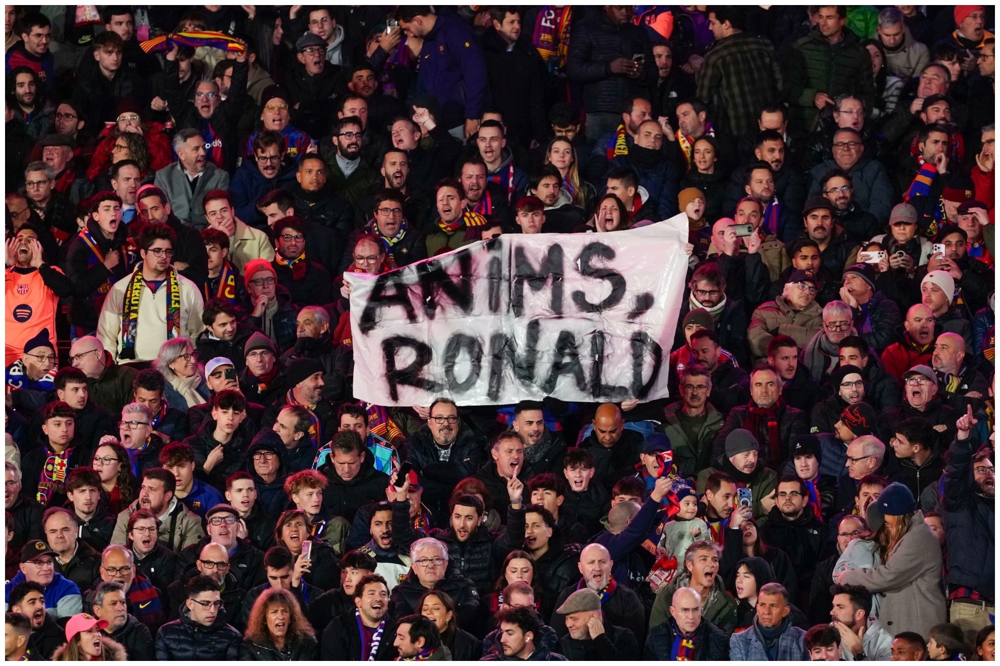 马卡报：阿劳霍仍在参加的比赛 一位裁判在新闻发布会上泣不成声，说道：“告诉儿子他