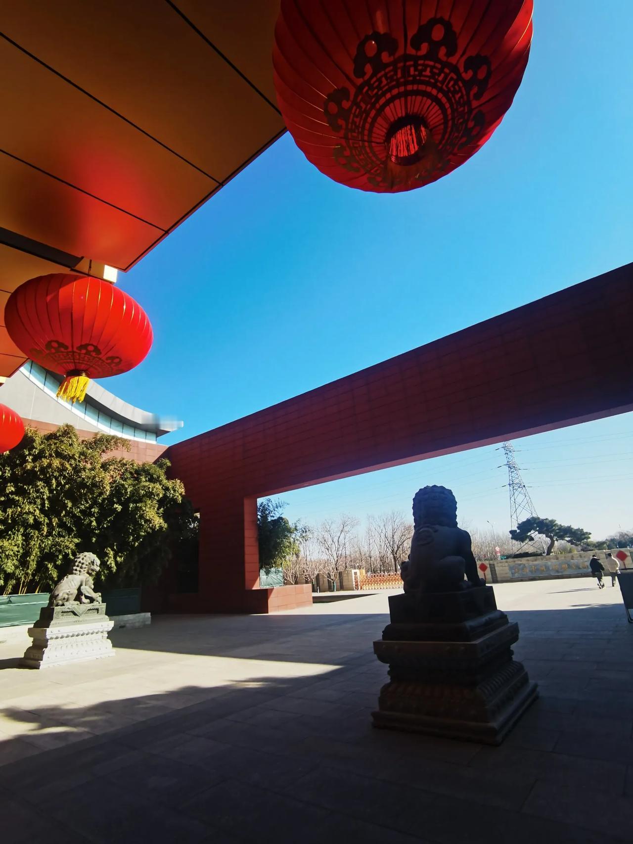 明   朱元璋

别人有年我无年，
赊个猪头要现钱，
有朝一日当皇上，
老子要过