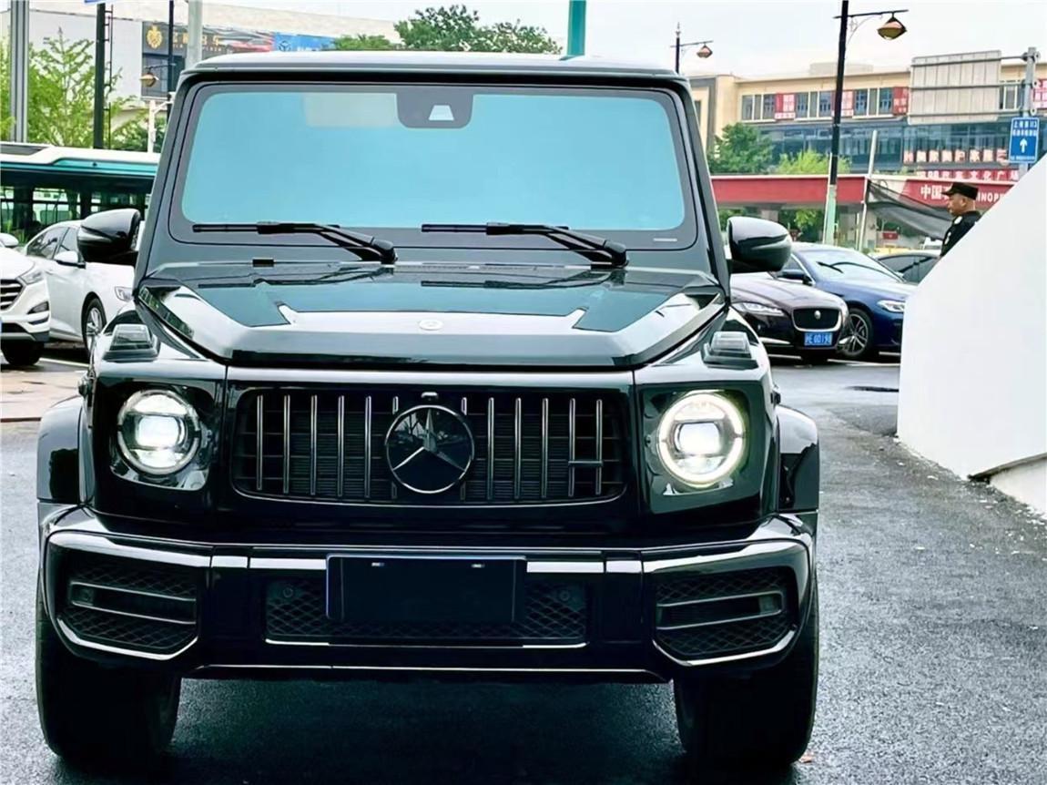 奔驰 G63 AMG 祖母绿/黑灰这个颜色的现车很少，我们平台只有一台目前需要加