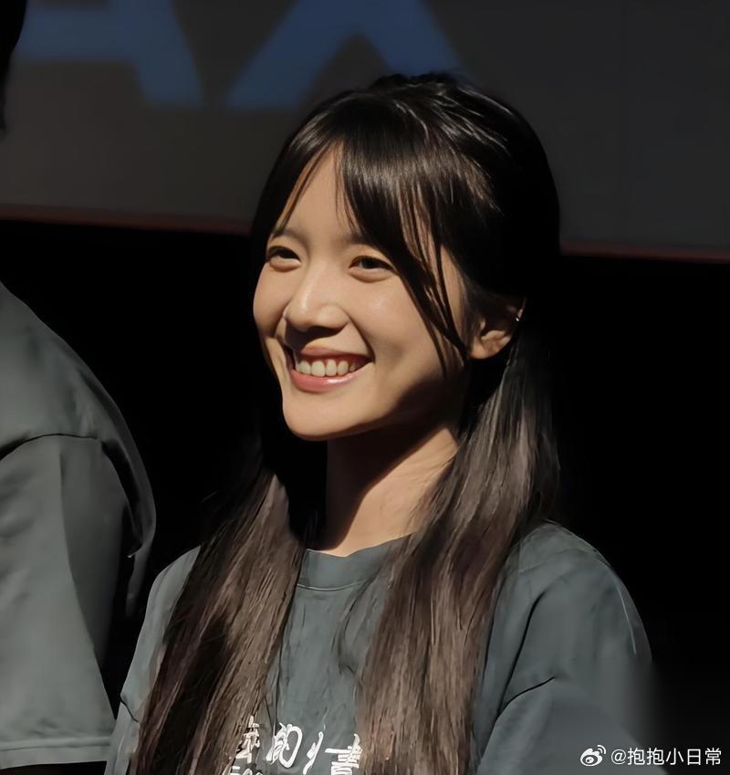 为什么大家都很喜欢李思潼？ 后来一搜才知道， 原来是李思潼的干净真实不做作，这么