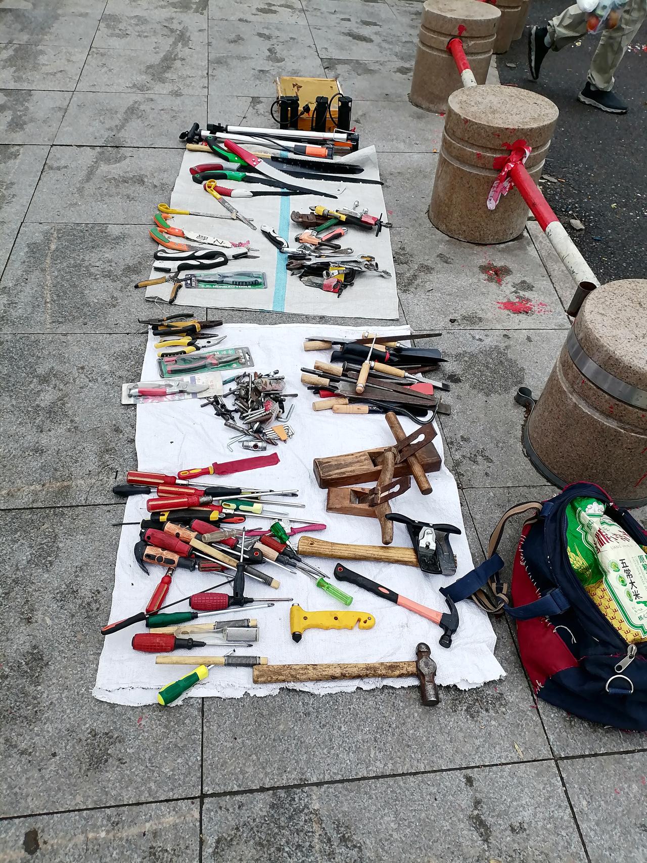 铁岭市

        你见过，街头卖旧工具的吗？
        我第一次碰