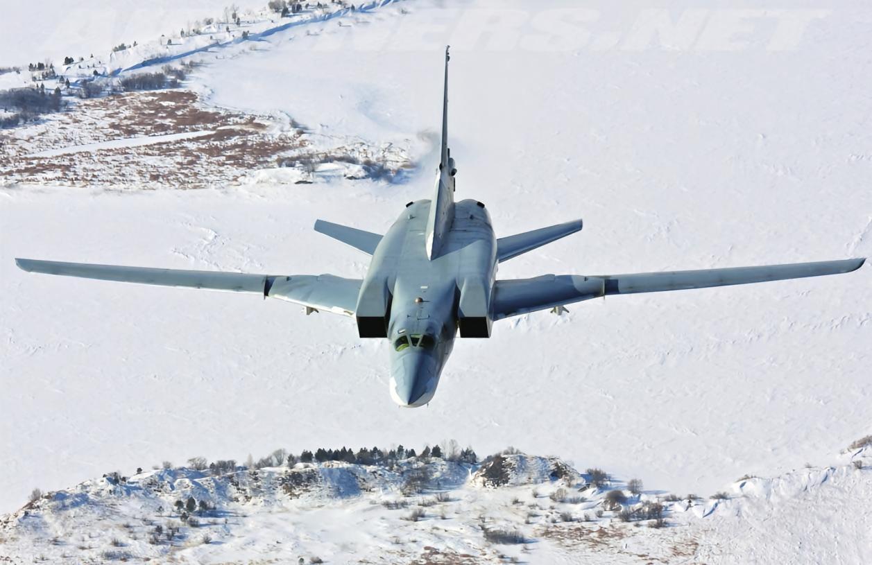 每天认识一件兵器 苏联/俄罗斯Tu-22M“逆火”轰炸机机身长度：42.4米机身