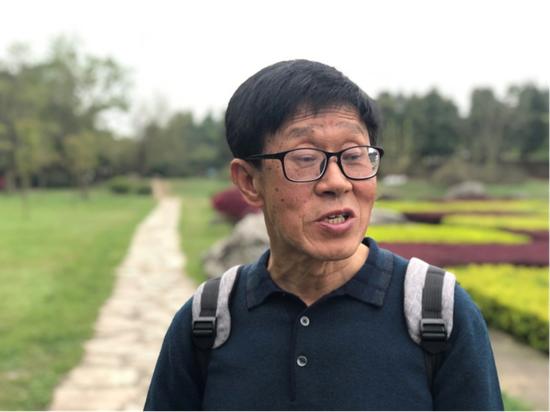“三星堆最狂‘青铜焊工’”陈德安：47岁蹲在祭祀坑边啃冷馒头，手抖不是怕，是青铜