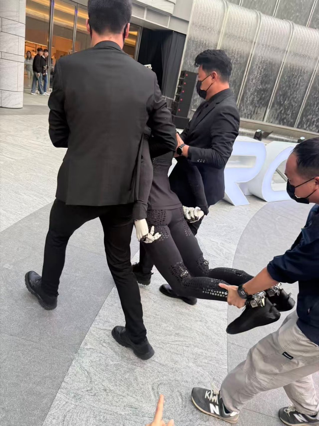 这是咋了？？？ 