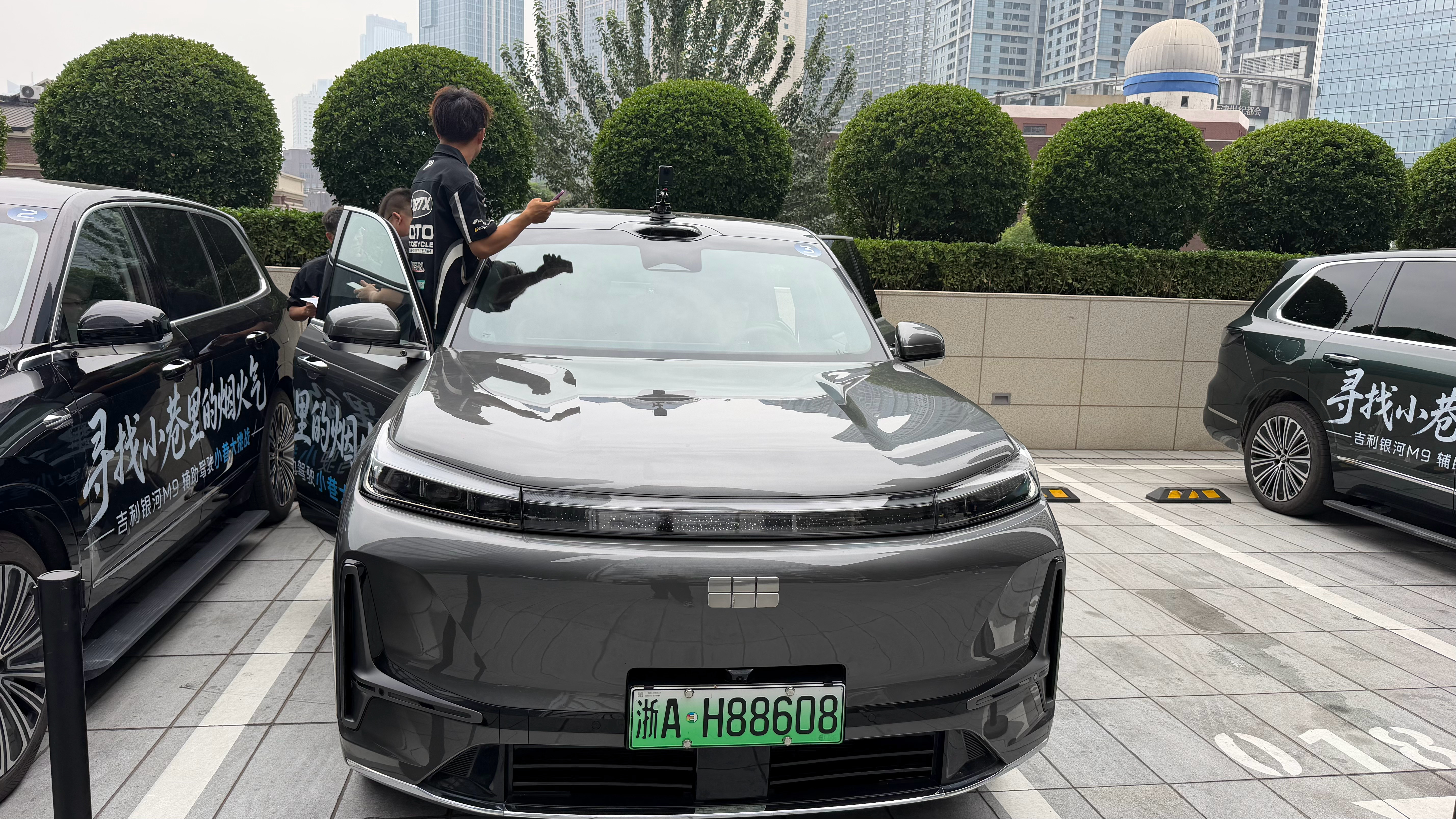 在天津抢先体验了吉利银河M9 flymeOTA 后的辅助驾驶。体验后有如下总结：