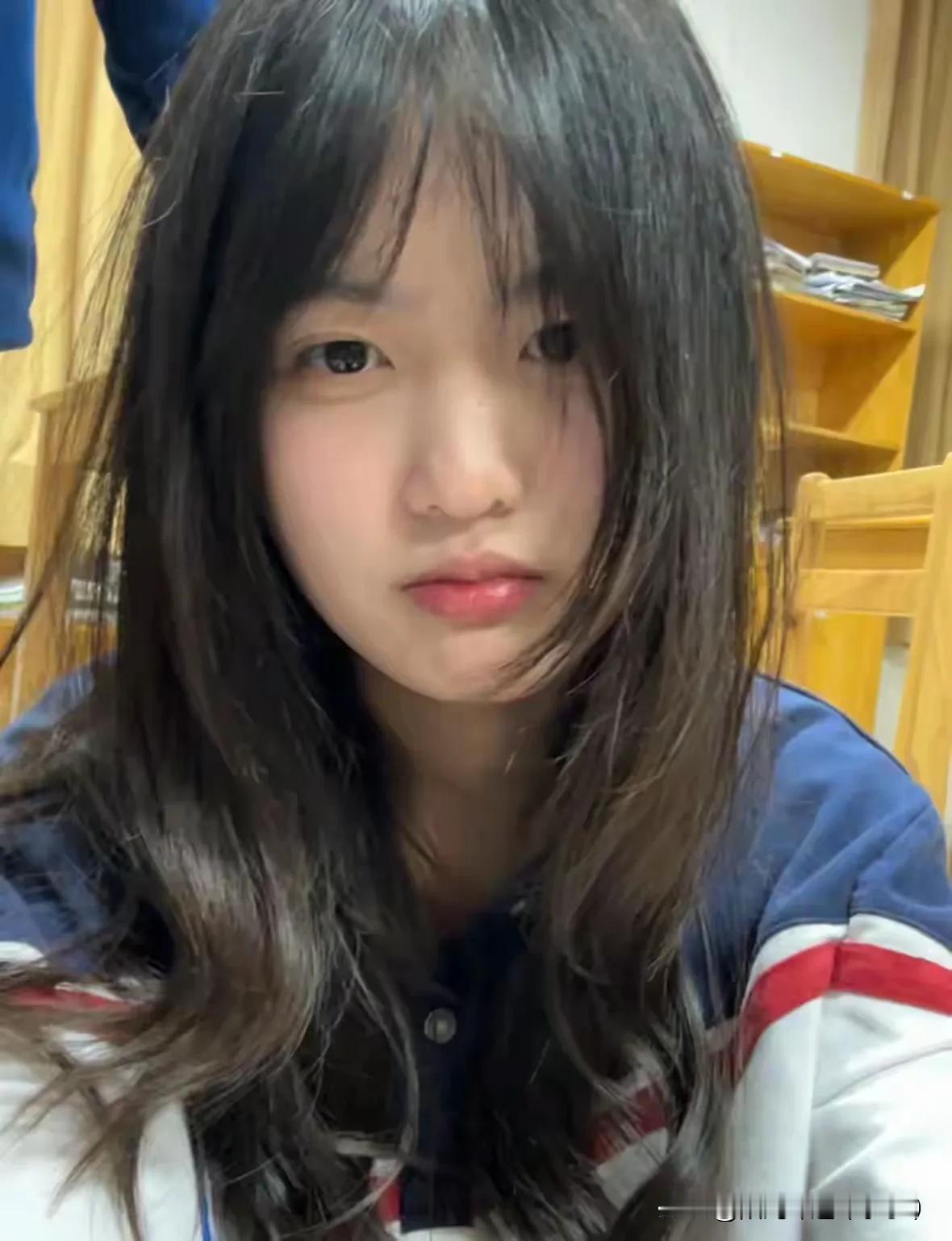下联：暖日东山升