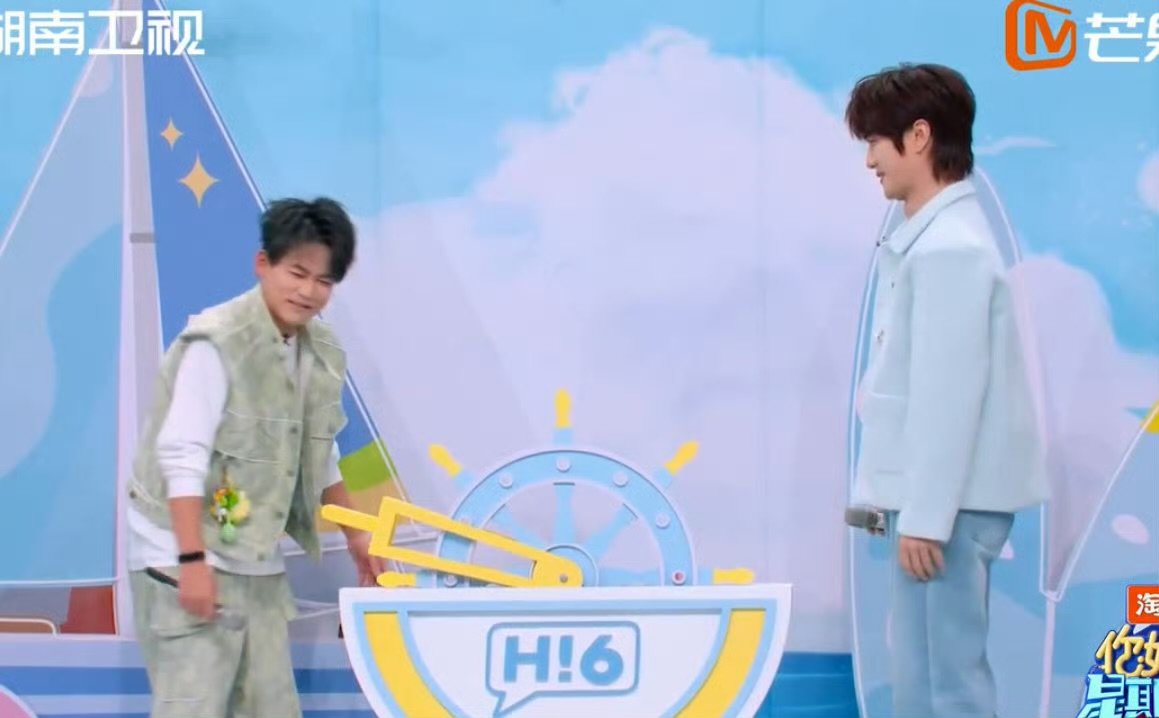 苏醒自己吓自己你好星期六 救命！就一个“何”字而已，醒哥直接心率爆表，玩游戏玩出