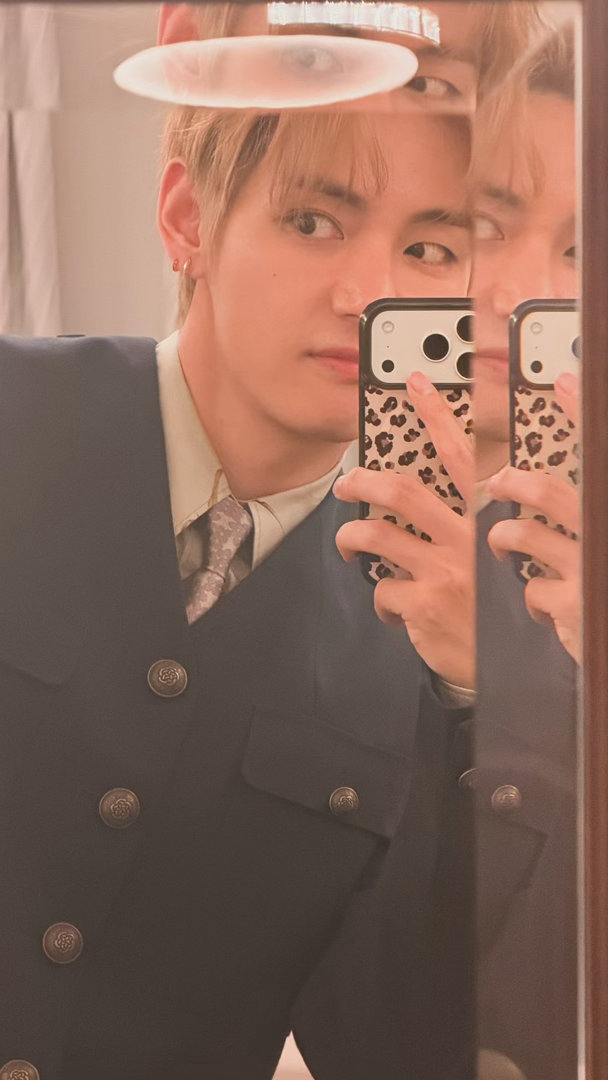 金泰亨 ✨金泰亨kpop永一 260711泰亨ins快拍更新好美的两张英伦小猫自