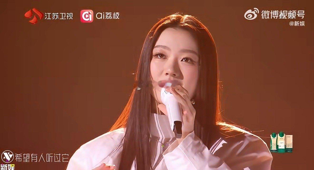 谁把魏翔放在单依纯后面的 单依纯用歌声构建了一个静谧的结界，魏翔上台的第一秒就用