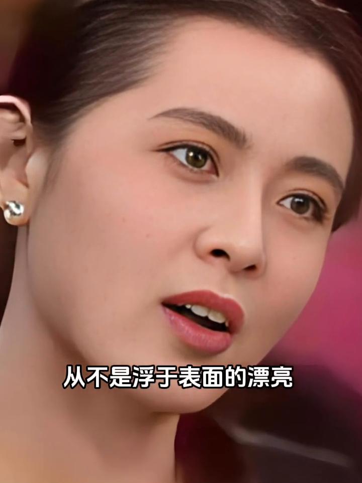 倪萍的吸引力从不是浮于表面的漂亮，标致的五官会随年华淡去，唯有深植内心的才气与岁