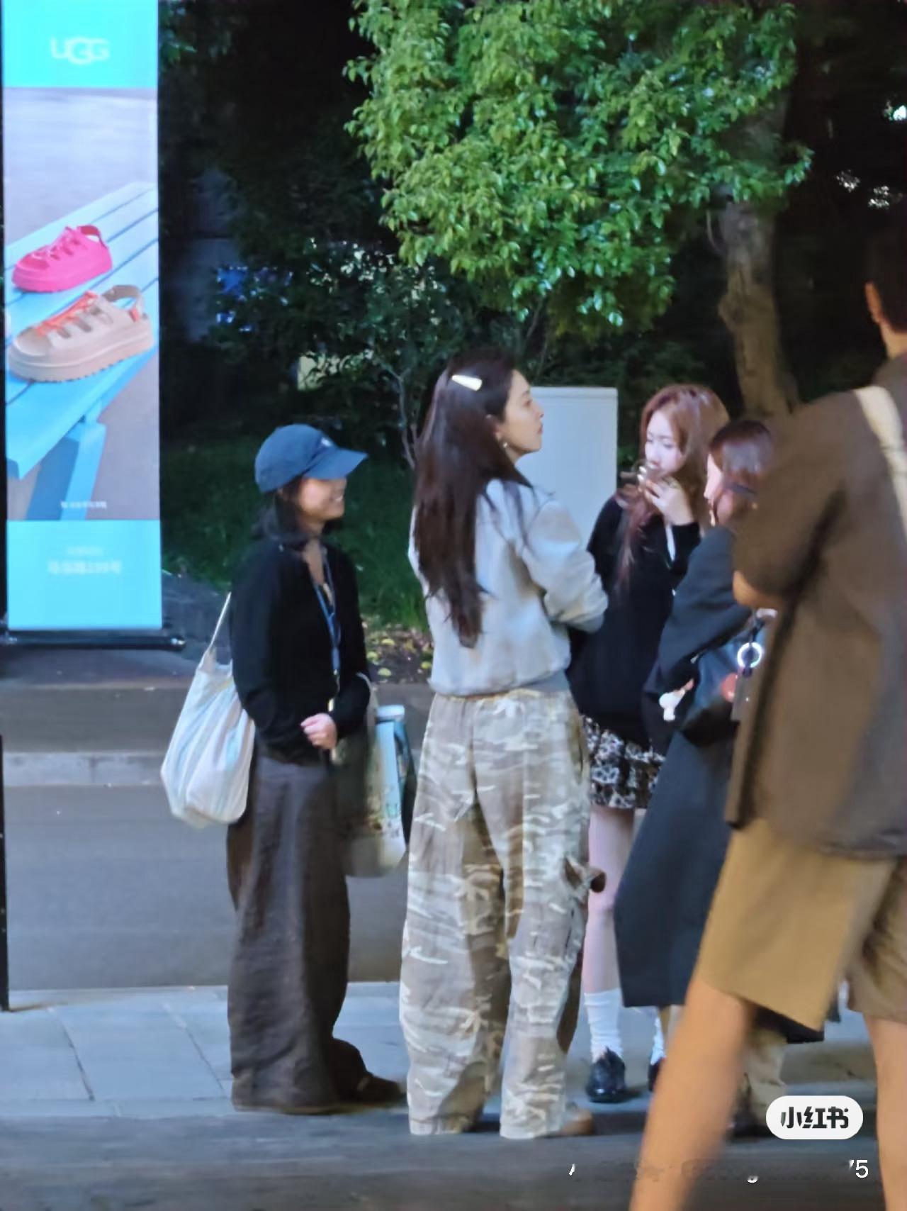 在上海街头偶遇章若楠，怎么感觉全上海的人都在偶遇