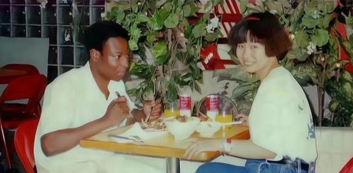 中国绝对不会发生这样的事。”1996年，清华才女王丽红不顾亲人的反对，为爱远嫁非