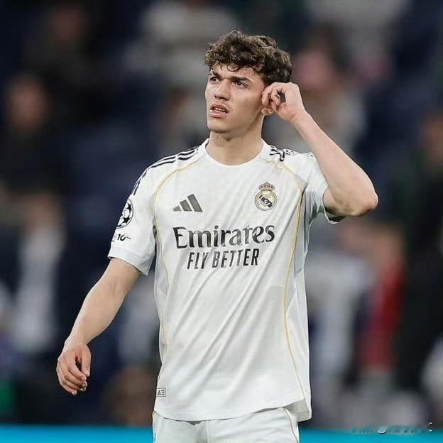 蒂埃里·亨利：“我想谈谈蒂亚戈·皮塔奇！我仔细观察了他。多么精彩的一场比赛——他