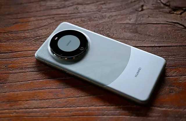 华为Mate 10：麒麟970处理器
华为Mate 20：麒麟980处理器
华为