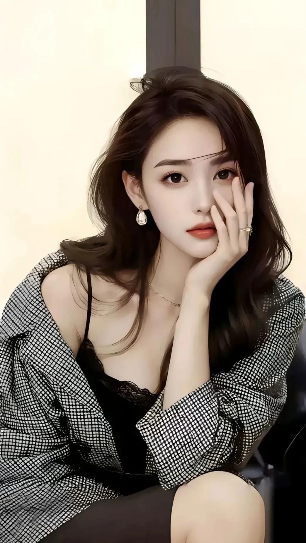 红袖添香夜，月色照人怜。